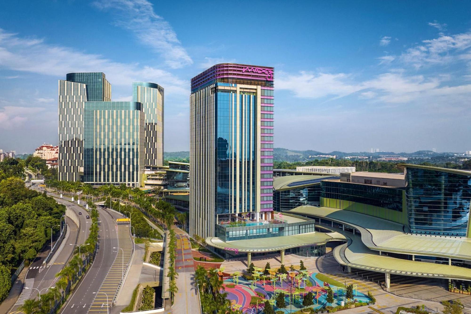 Moxy Putrajaya Hotel Bagian luar foto